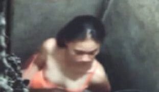 Danna garcel binisohan sa banyo